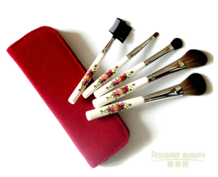 成套化妝刷的搭配原則：如何根據彩妝產品選刷子